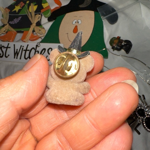 Eight pieces Halloween bundle gently used - Picture 9 of 16